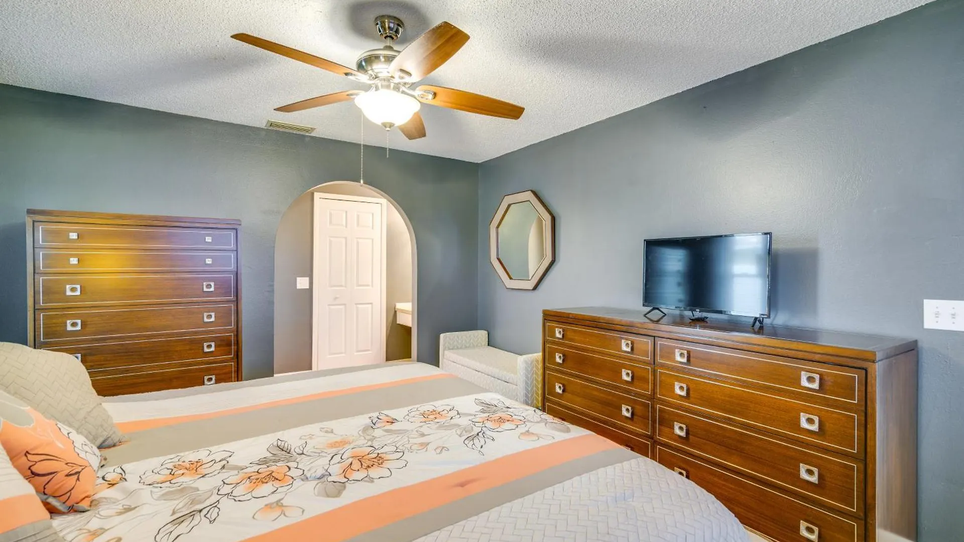 Holiday home Canal-front With Dock And Lanai In Cape Coral! Cape Coral