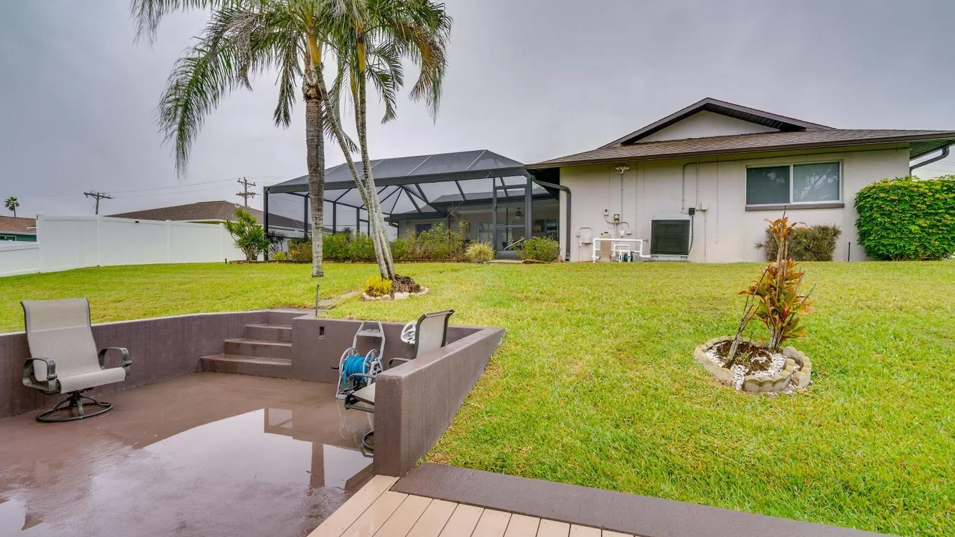 Canal-front With Dock And Lanai In Cape Coral! Cape Coral