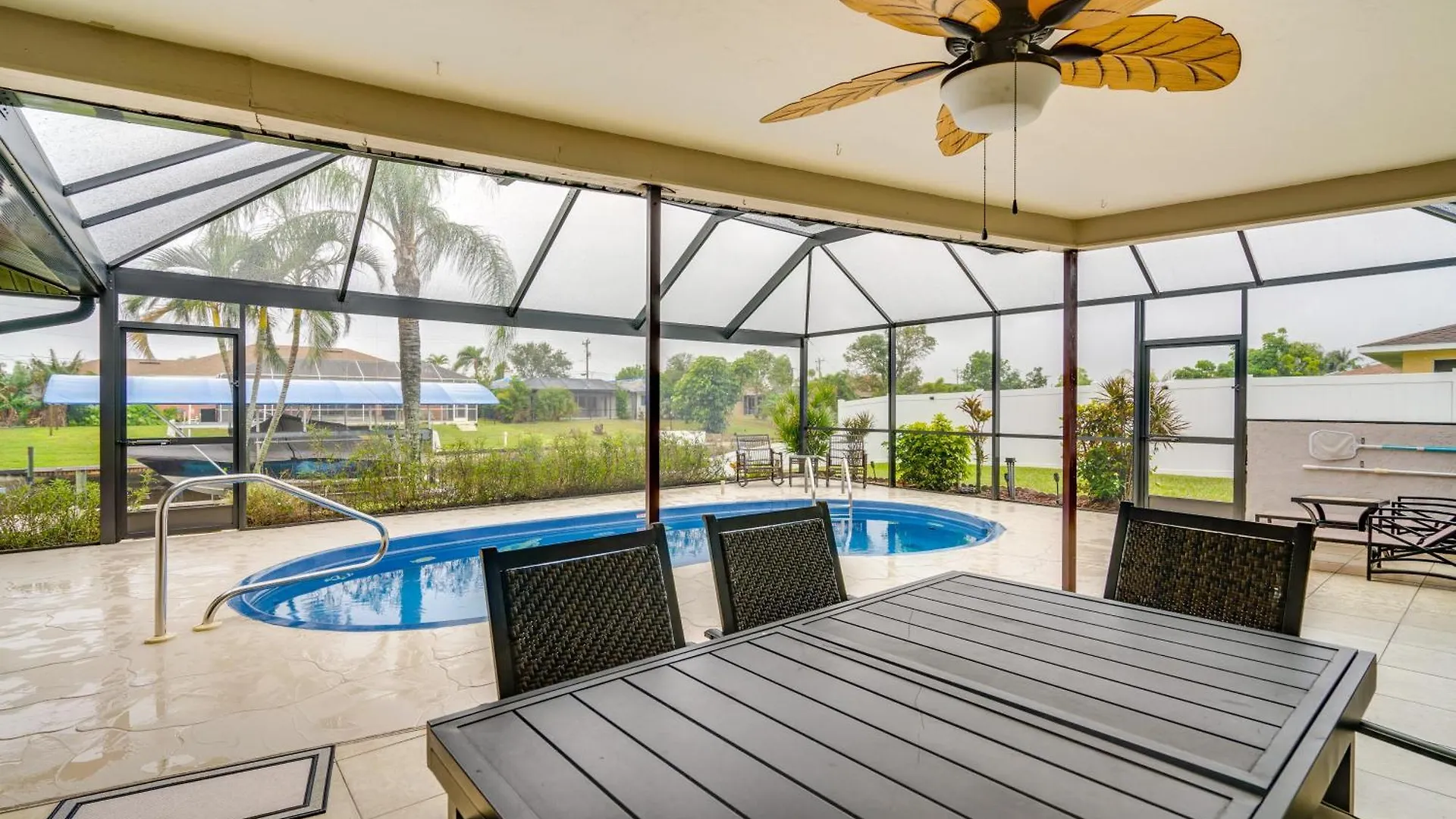 Holiday home Canal-front With Dock And Lanai In Cape Coral!