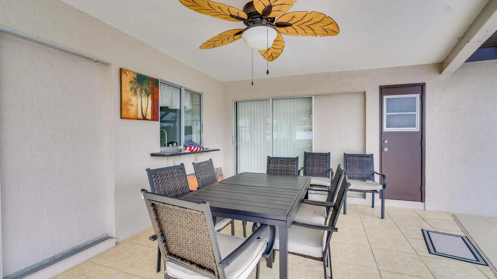 Canal-front With Dock And Lanai In Cape Coral! Holiday home Cape Coral