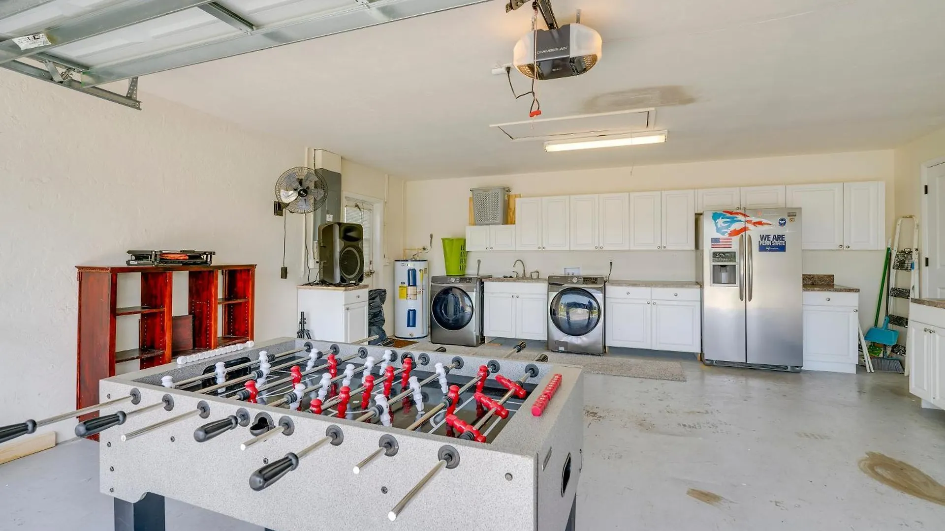 Canal-front Gem With Hot Tub, Foosball In Holiday home
