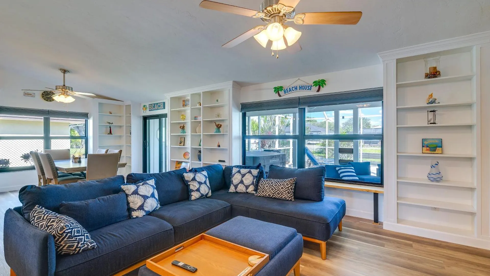 Canal-front Gem With Hot Tub, Foosball In Holiday home *