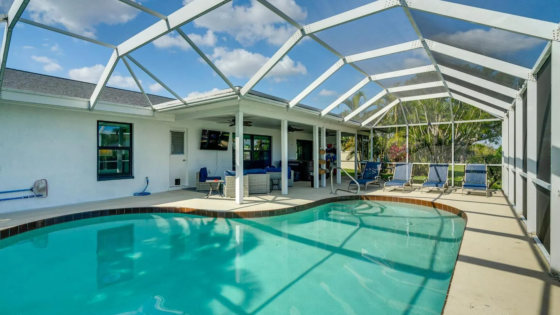 Canal-front Gem With Hot Tub, Foosball In