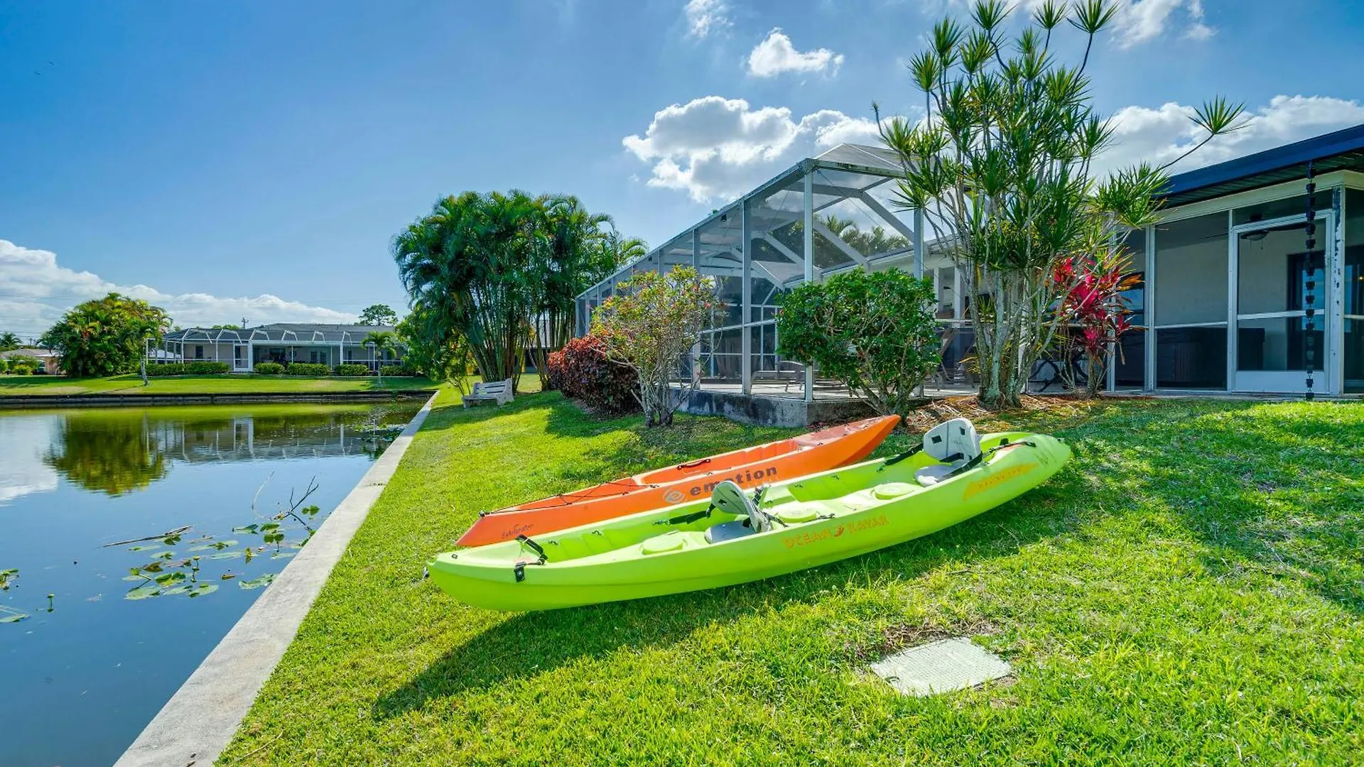 Canal-front Gem With Hot Tub, Foosball In Holiday home