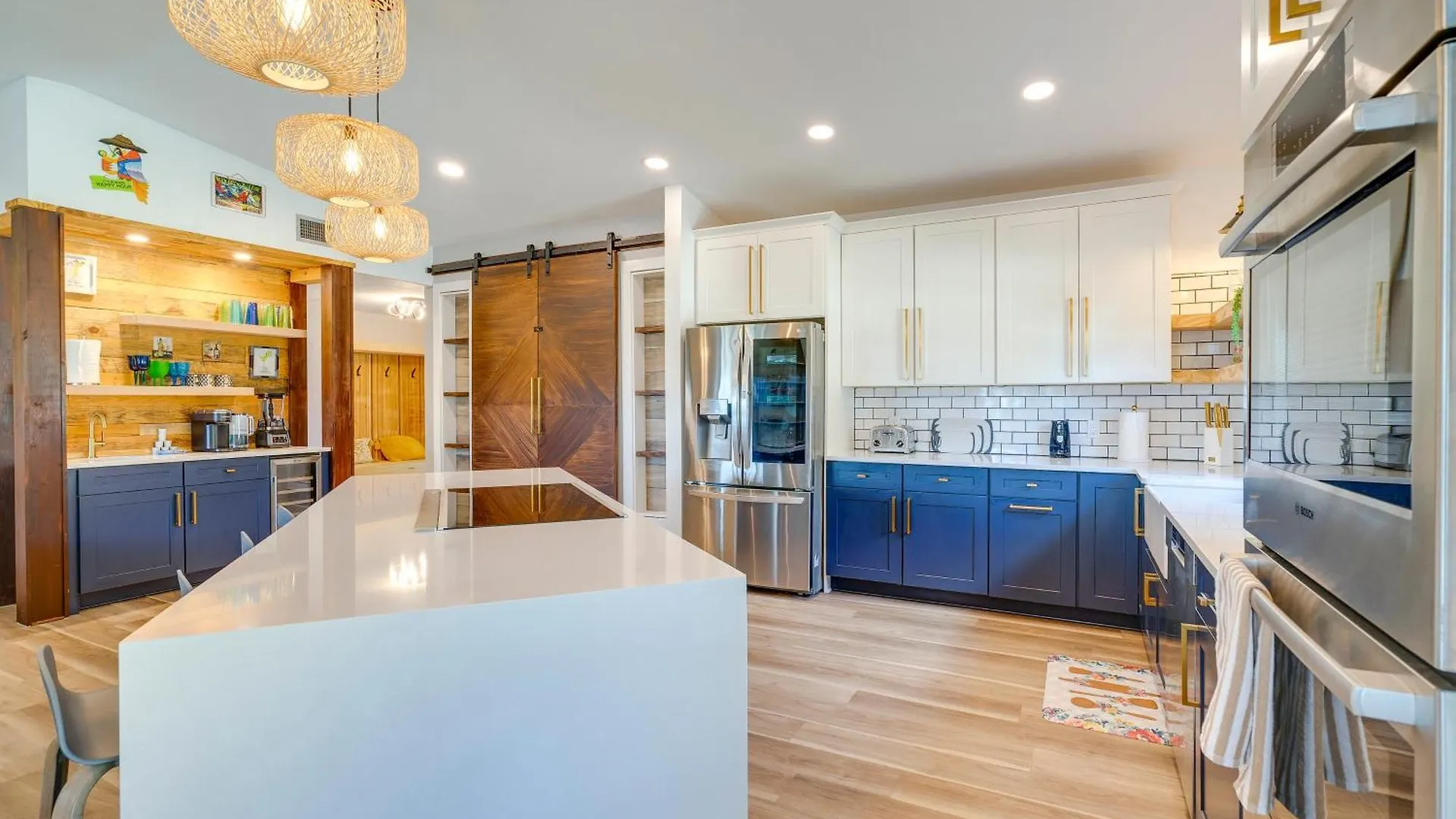 Canal-front Gem With Hot Tub, Foosball In * Cape Coral