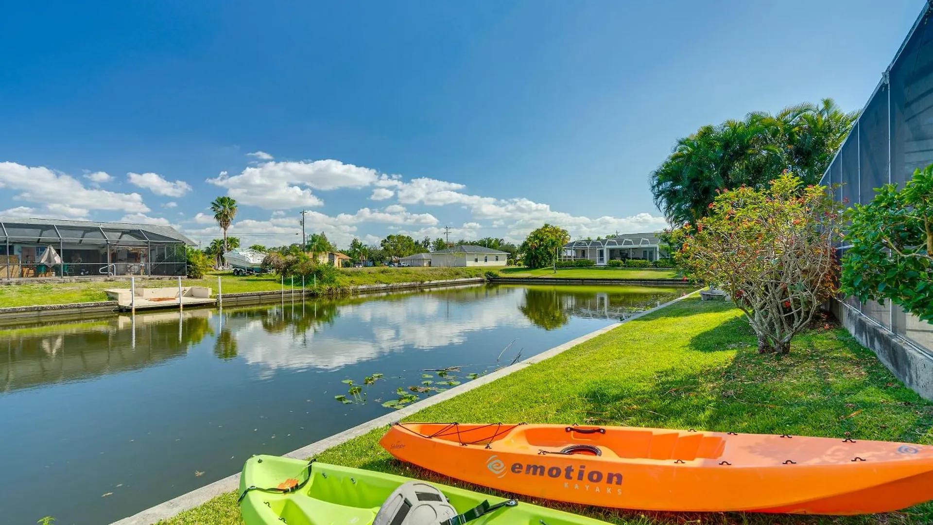Holiday home Canal-front Gem With Hot Tub, Foosball In