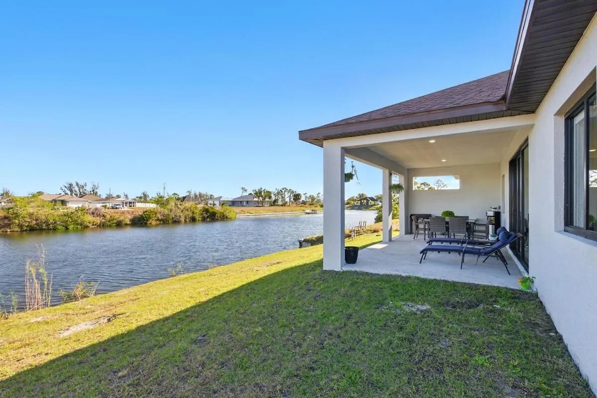 Beautiful With Canal Views Cape Coral