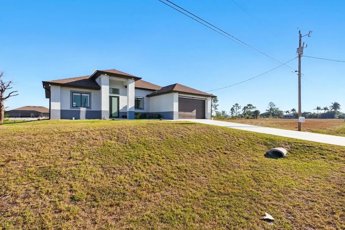 Holiday home Beautiful With Canal Views Cape Coral