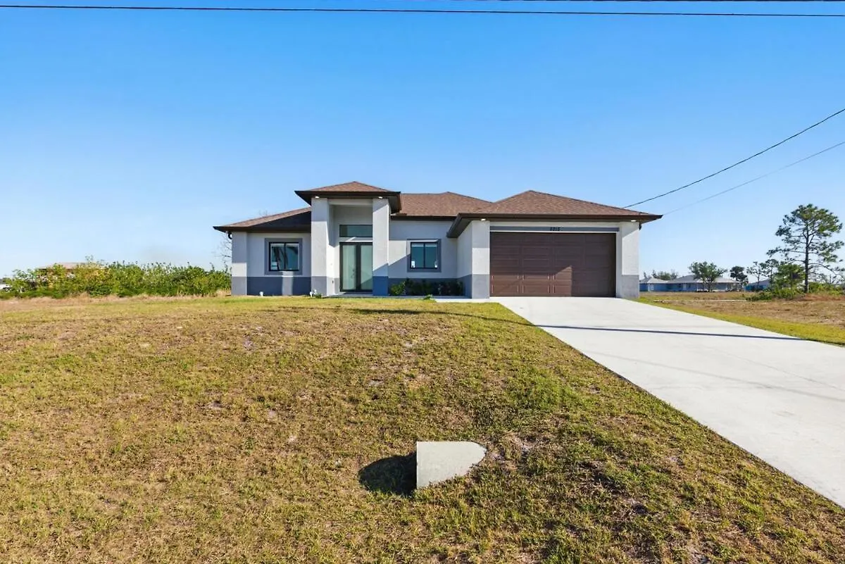 Holiday home Beautiful With Canal Views Cape Coral