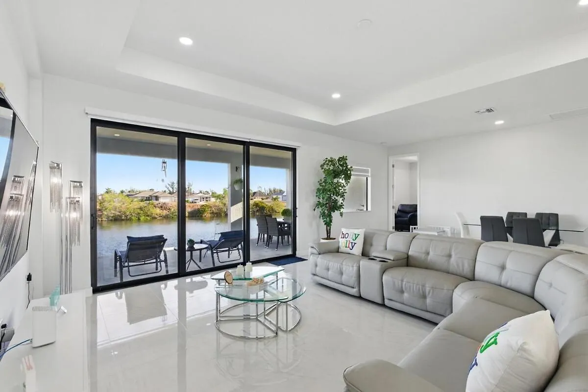 Beautiful With Canal Views Cape Coral
