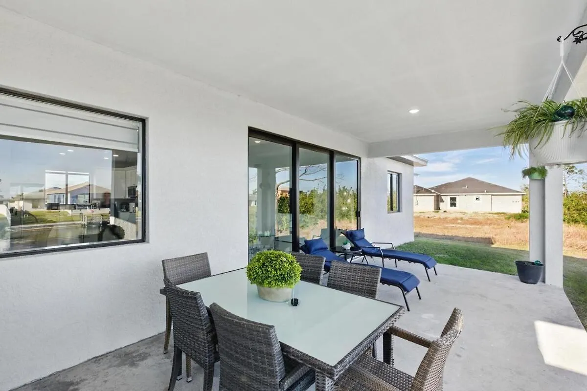 Holiday home Beautiful With Canal Views Cape Coral
