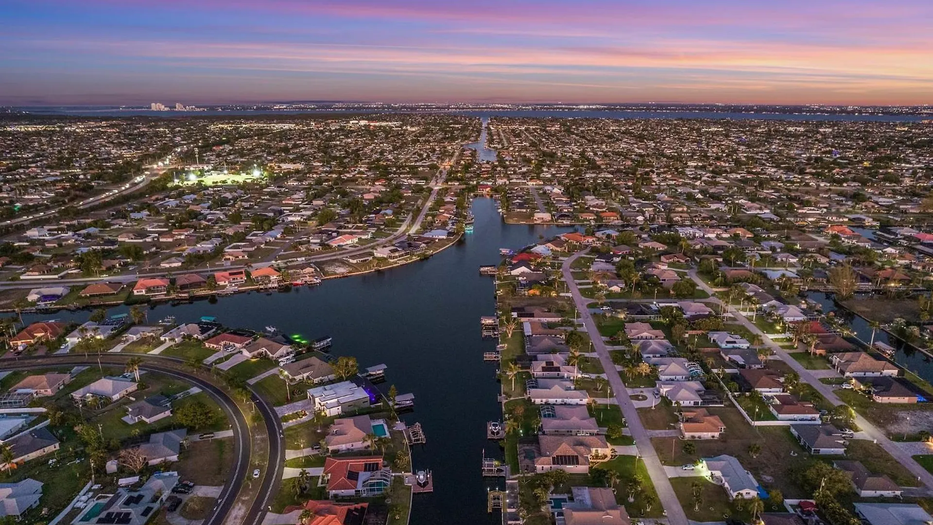 Heated Saltwater Pool, Dock, Gulf Access - Infinity Coral - Roelens Cape Coral
