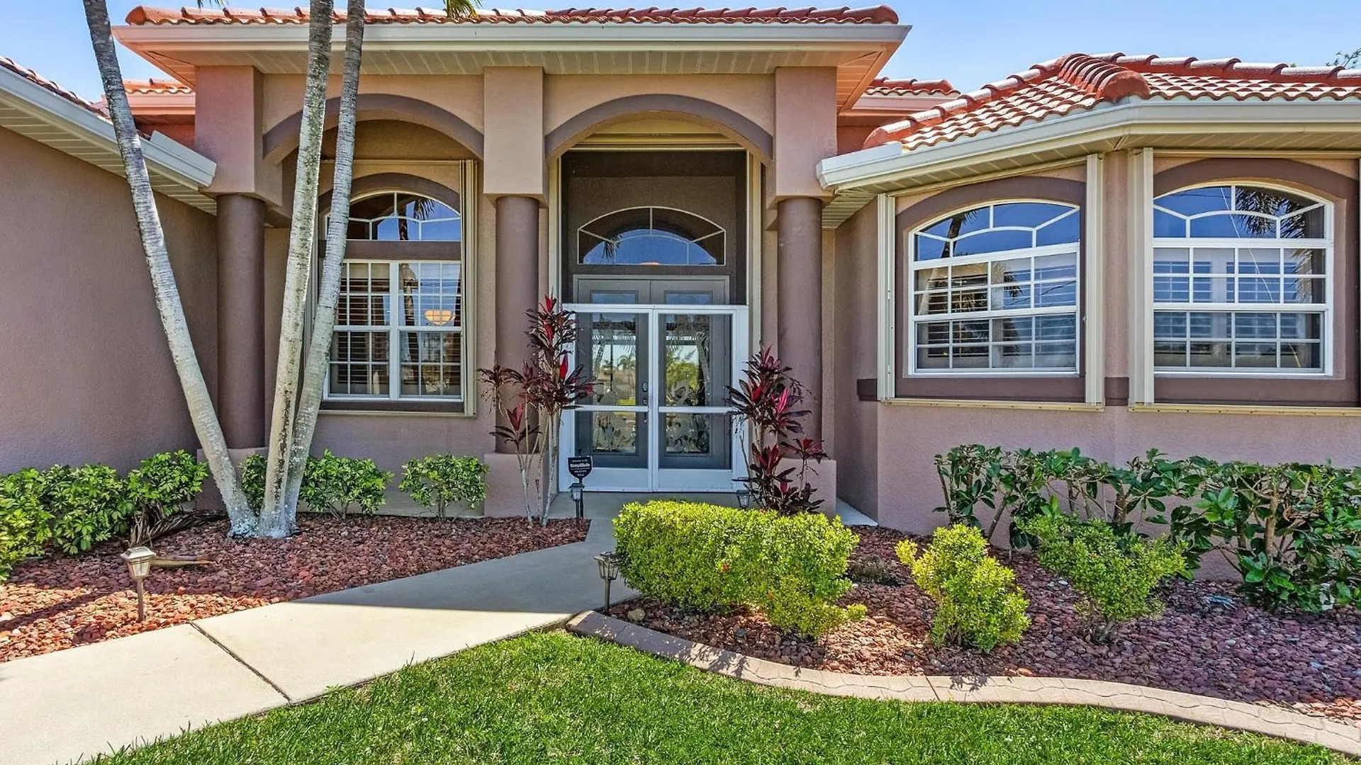 Heated Saltwater Pool, Dock, Gulf Access - Infinity Coral - Roelens