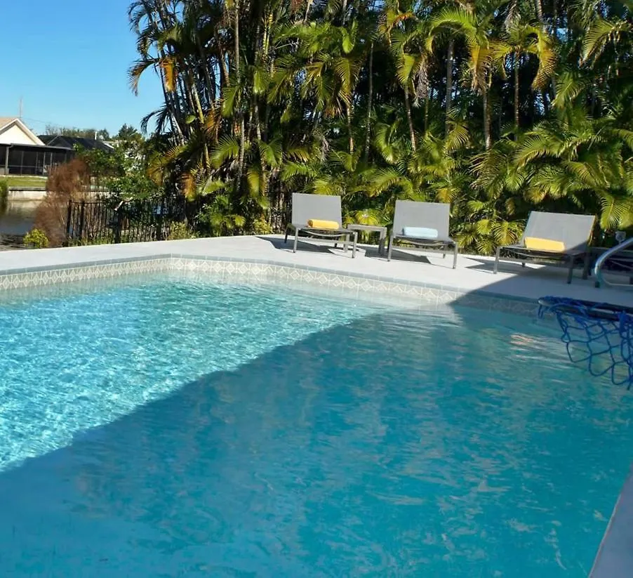 Holiday home Charming Sunshine With Heated Pool On Canal