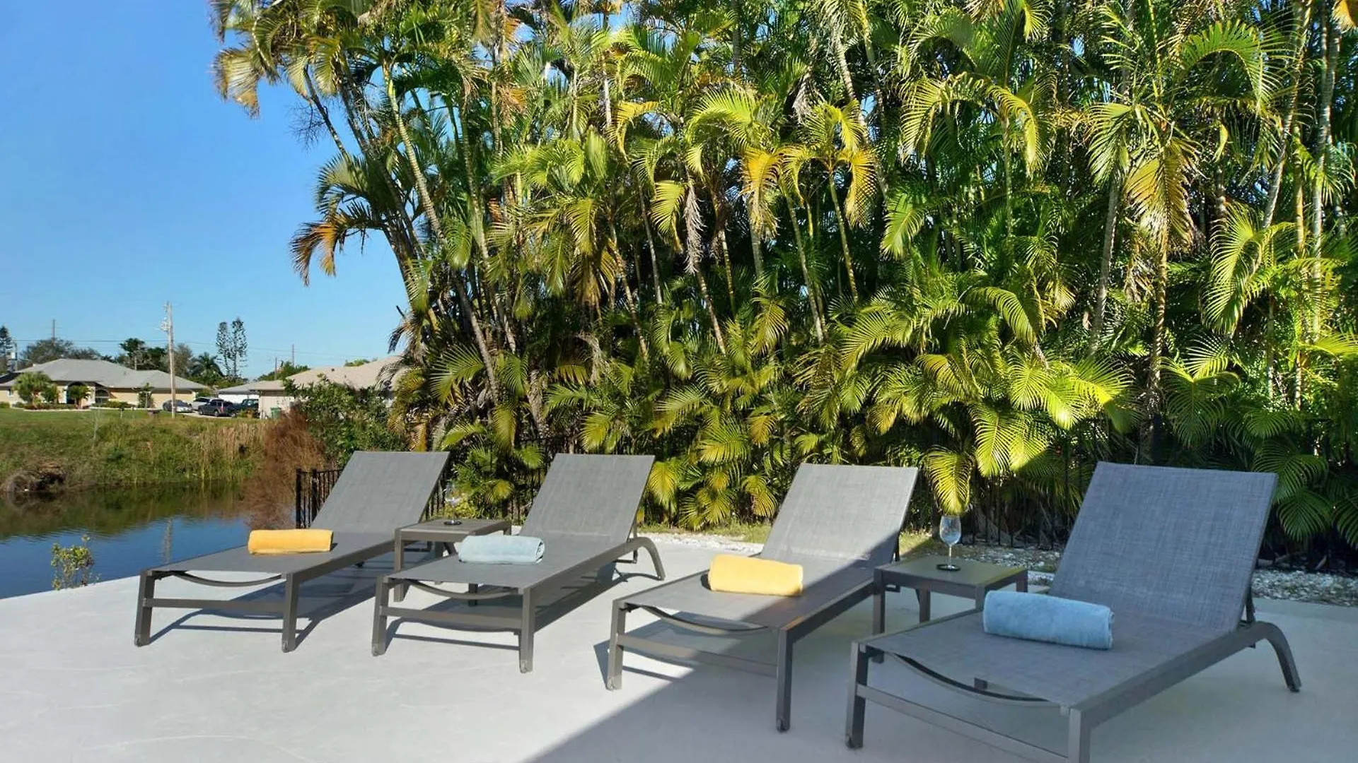 Charming Sunshine With Heated Pool On Canal