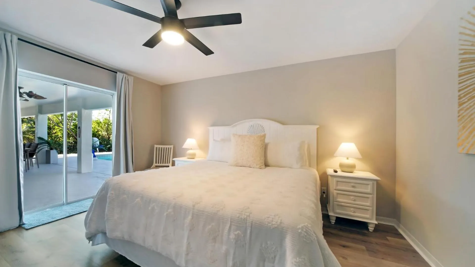 Charming Sunshine With Heated Pool On Canal Holiday home Cape Coral