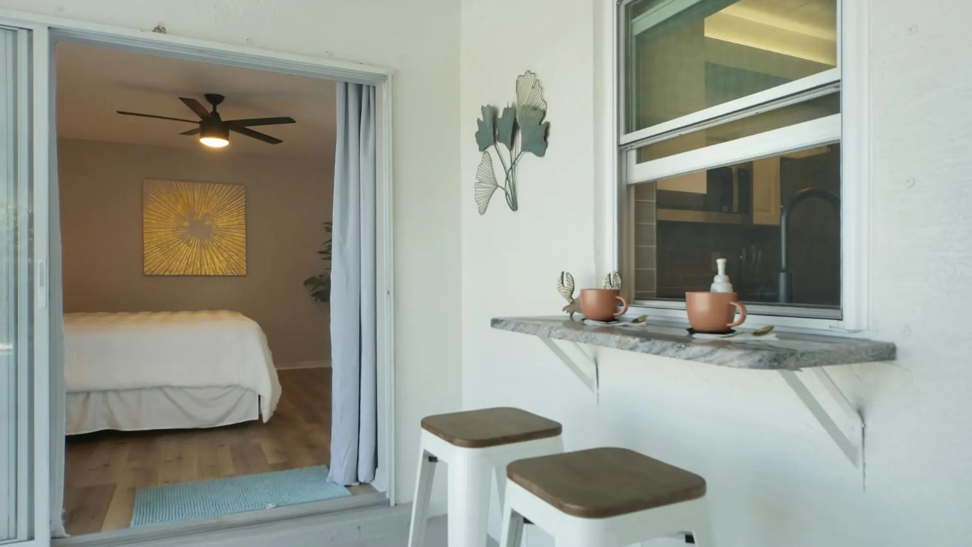 Charming Sunshine With Heated Pool On Canal *
