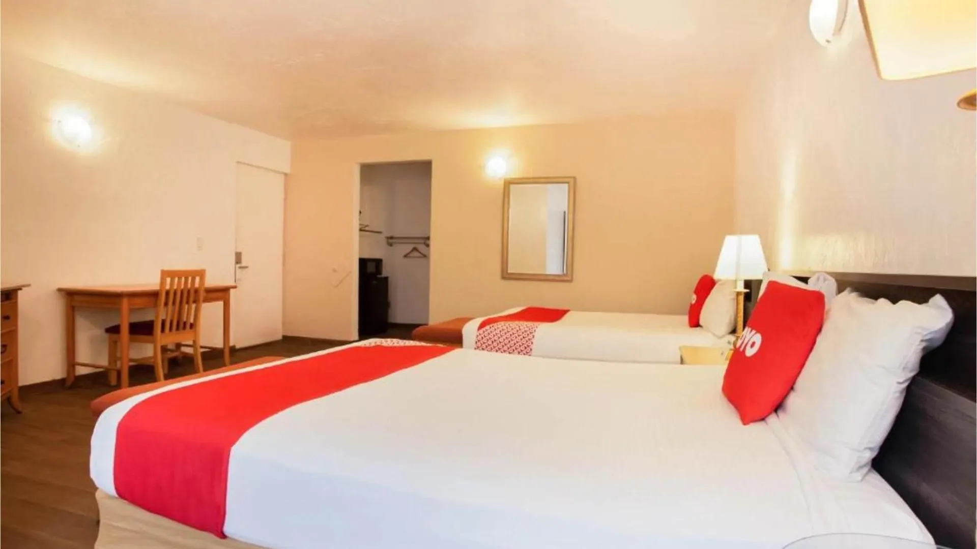 Hotel Oyo Waterfront Hotel- Myers, Fl 2*