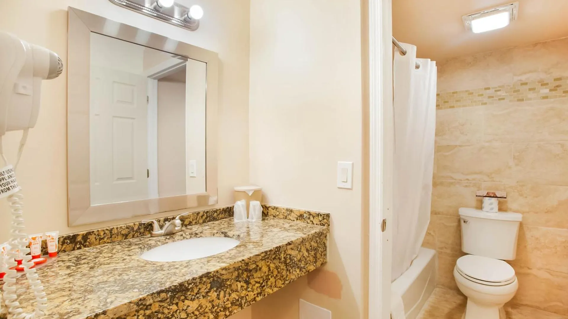 Hotel Oyo Waterfront Hotel- Myers, Fl
