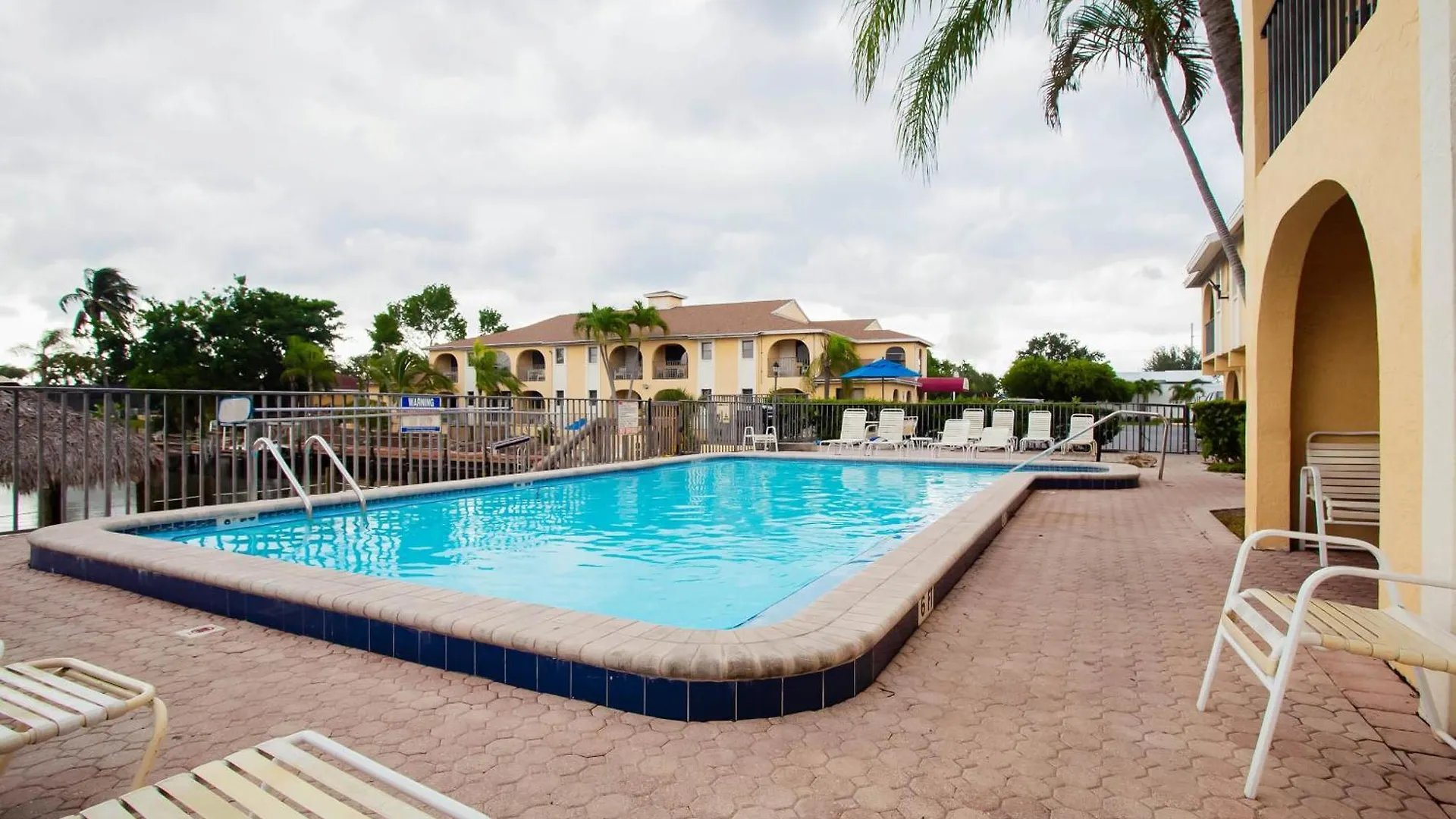 Oyo Waterfront Hotel- Myers, Fl Hotel 2*