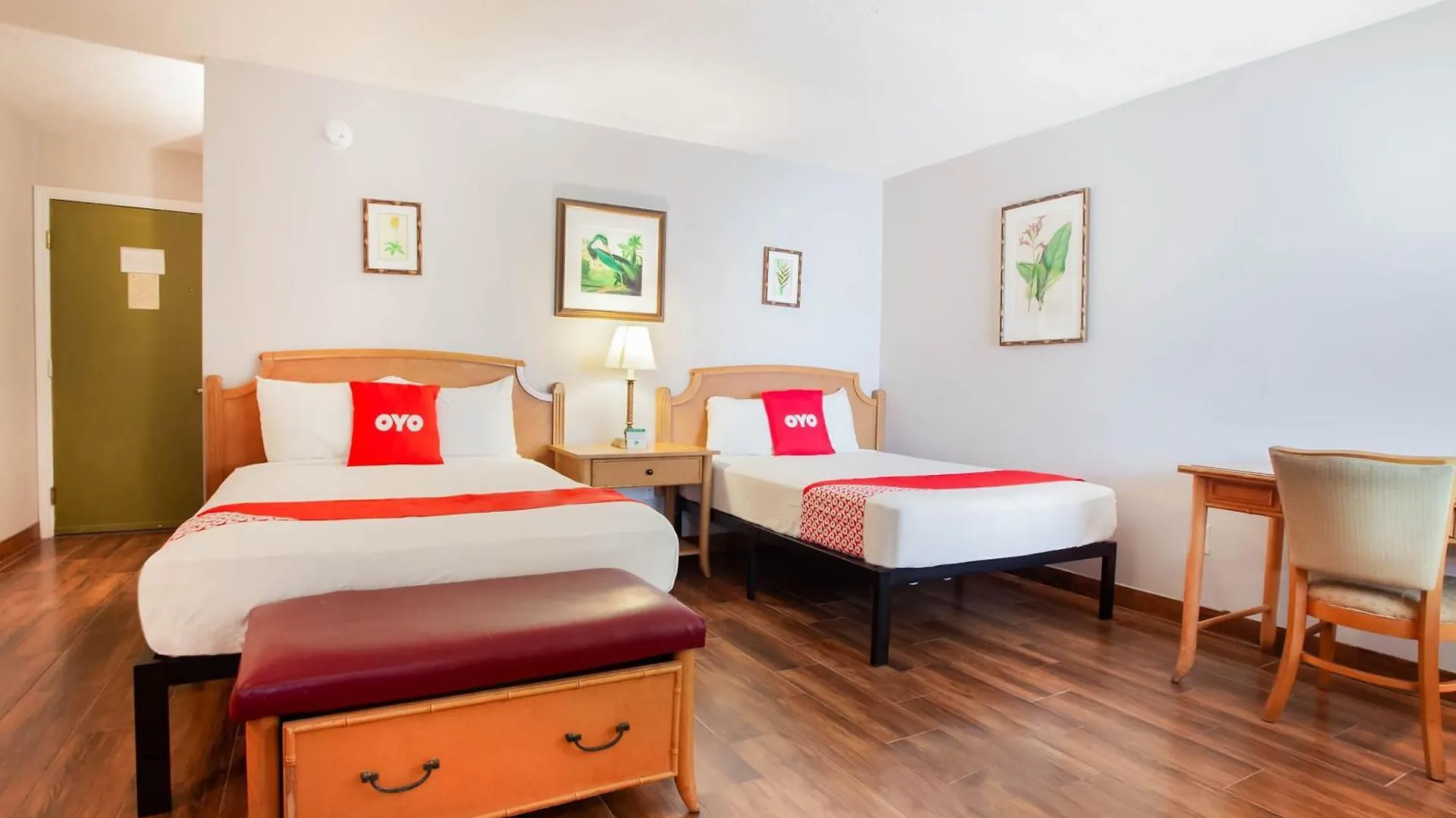 Hotel Oyo Waterfront Hotel- Myers, Fl 2*
