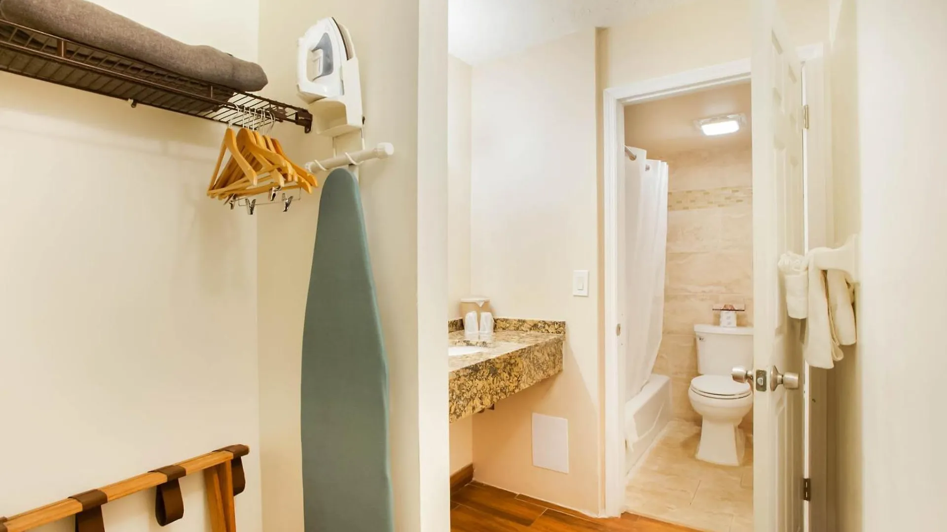 Oyo Waterfront Hotel- Myers, Fl Hotel Cape Coral