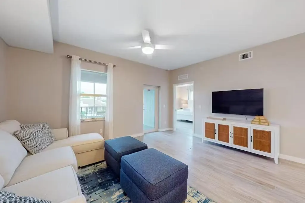 Gulf Access With Boat Slip, Heated Saltwater Pool, Dog-friendly - Bacino Vista #201 - Roelens Cape Coral