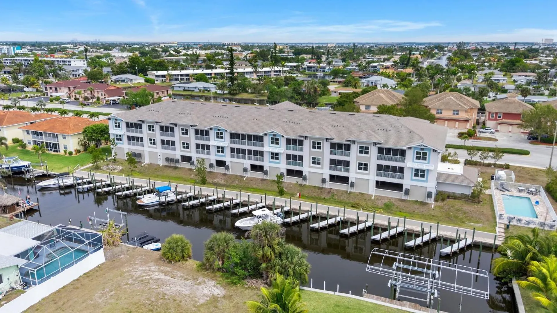 Gulf Access With Boat Slip, Heated Saltwater Pool - Bacino Vistas 207 & 208 - Roelens Holiday home Cape Coral
