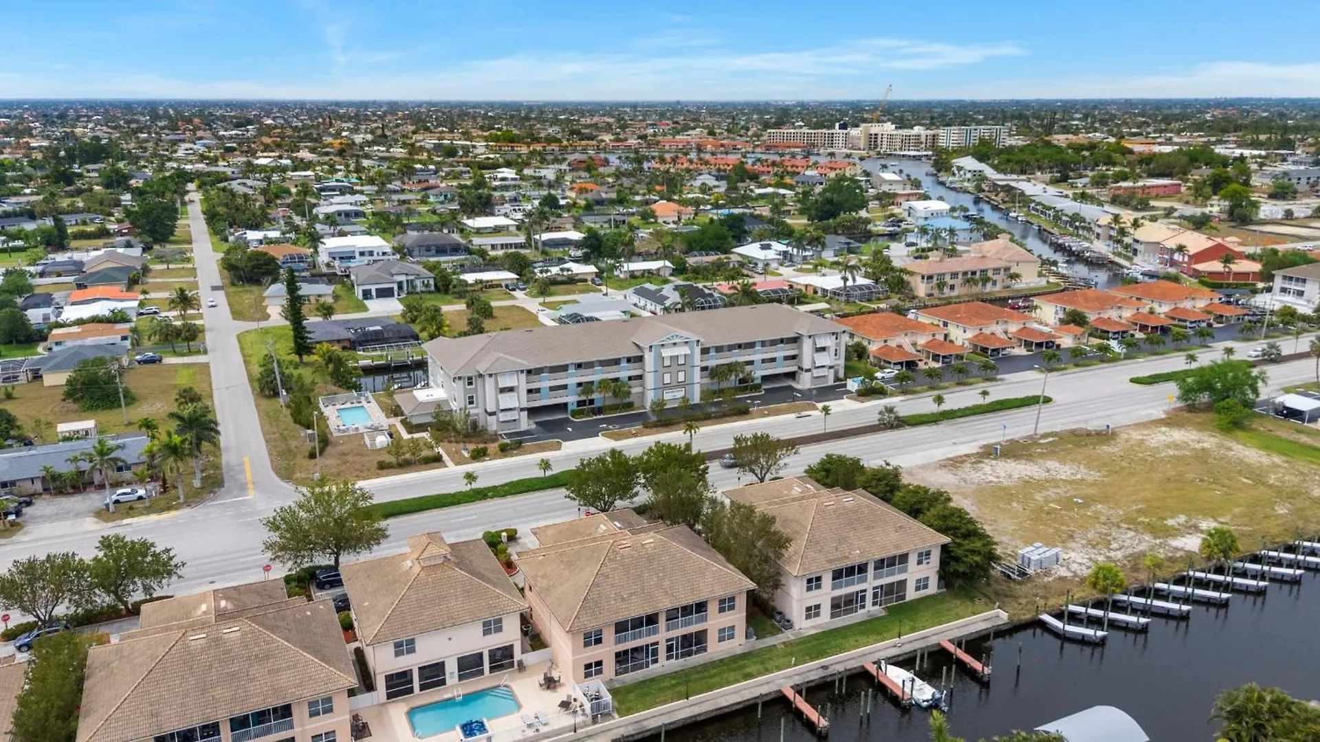 Gulf Access With Boat Slip, Heated Saltwater Pool - Bacino Vistas 207 & 208 - Roelens * Cape Coral