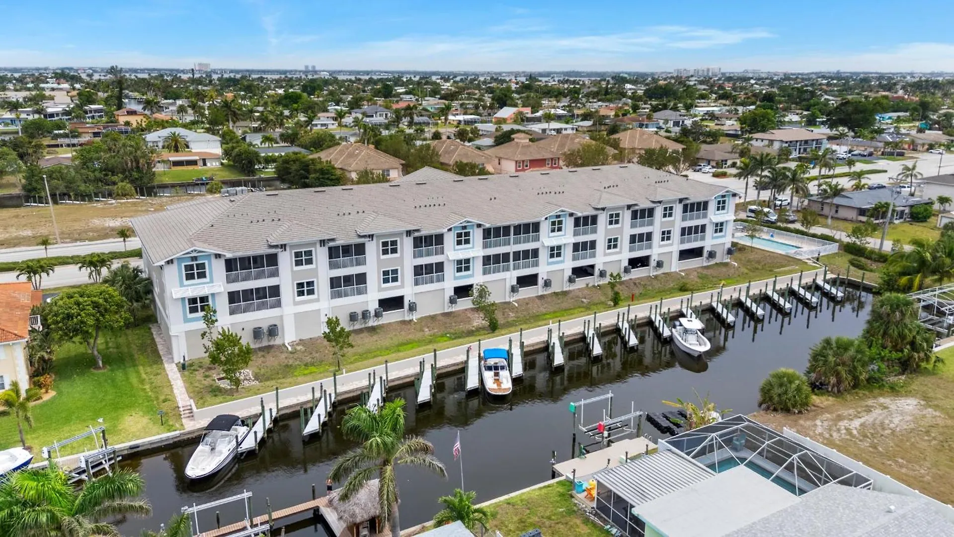Gulf Access With Boat Slip, Heated Saltwater Pool - Bacino Vistas 207 & 208 - Roelens Holiday home *