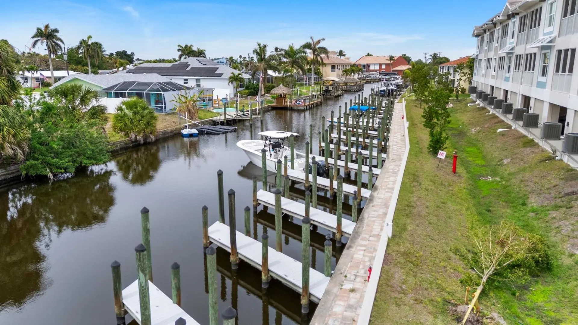 Gulf Access With Boat Slip, Heated Saltwater Pool - Bacino Vistas 207 & 208 - Roelens