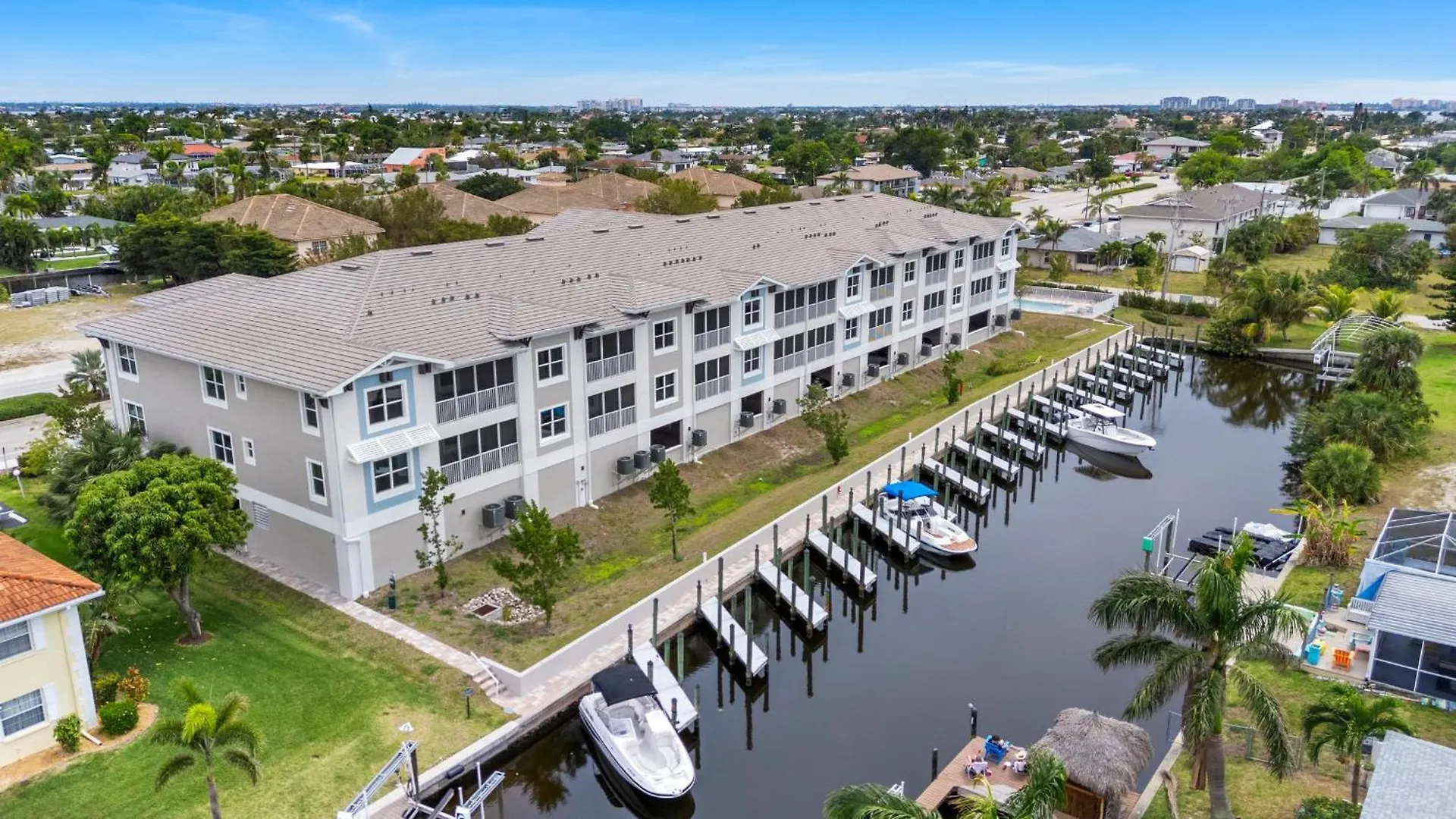 Gulf Access With Boat Slip, Heated Saltwater Pool - Bacino Vistas 207 & 208 - Roelens Holiday home *