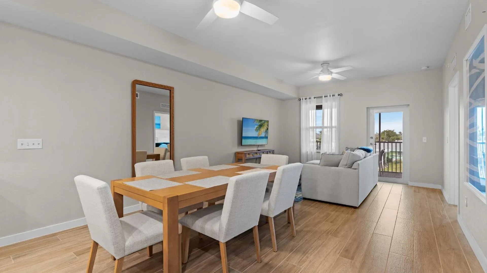 Gulf Access With Boat Slip, Heated Saltwater Pool - Bacino Vistas 207 & 208 - Roelens Cape Coral
