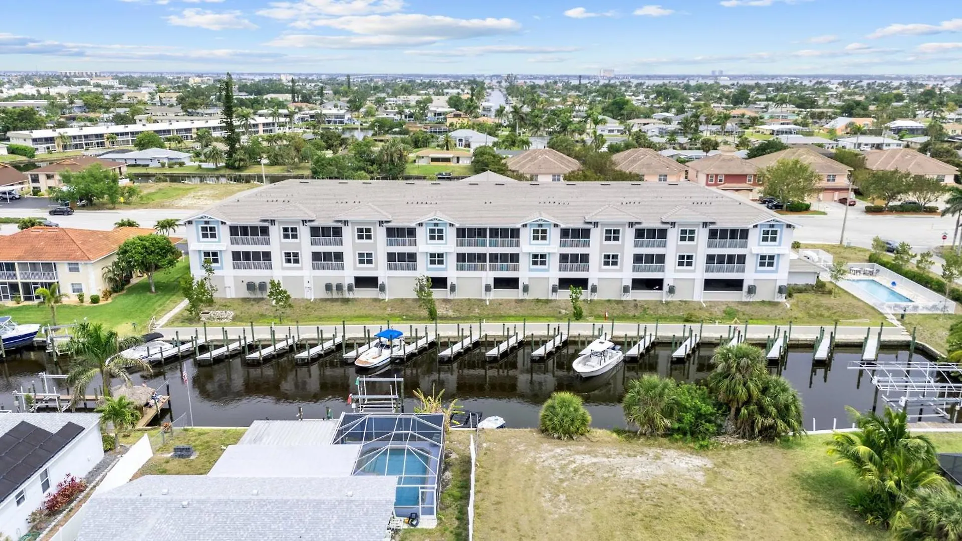 Gulf Access With Boat Slip, Heated Saltwater Pool - Bacino Vistas 205 & 208 - Roelens *