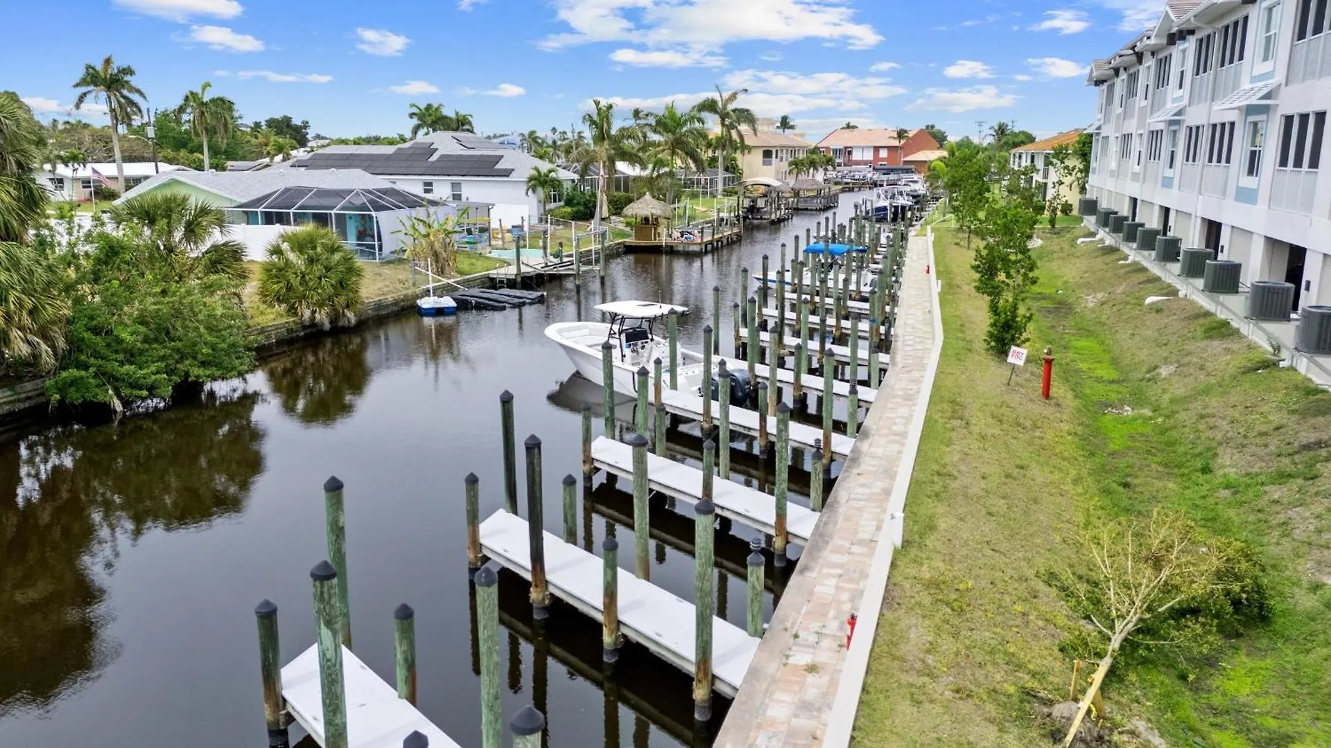 Gulf Access With Boat Slip, Heated Saltwater Pool - Bacino Vistas 205 & 208 - Roelens Holiday home *