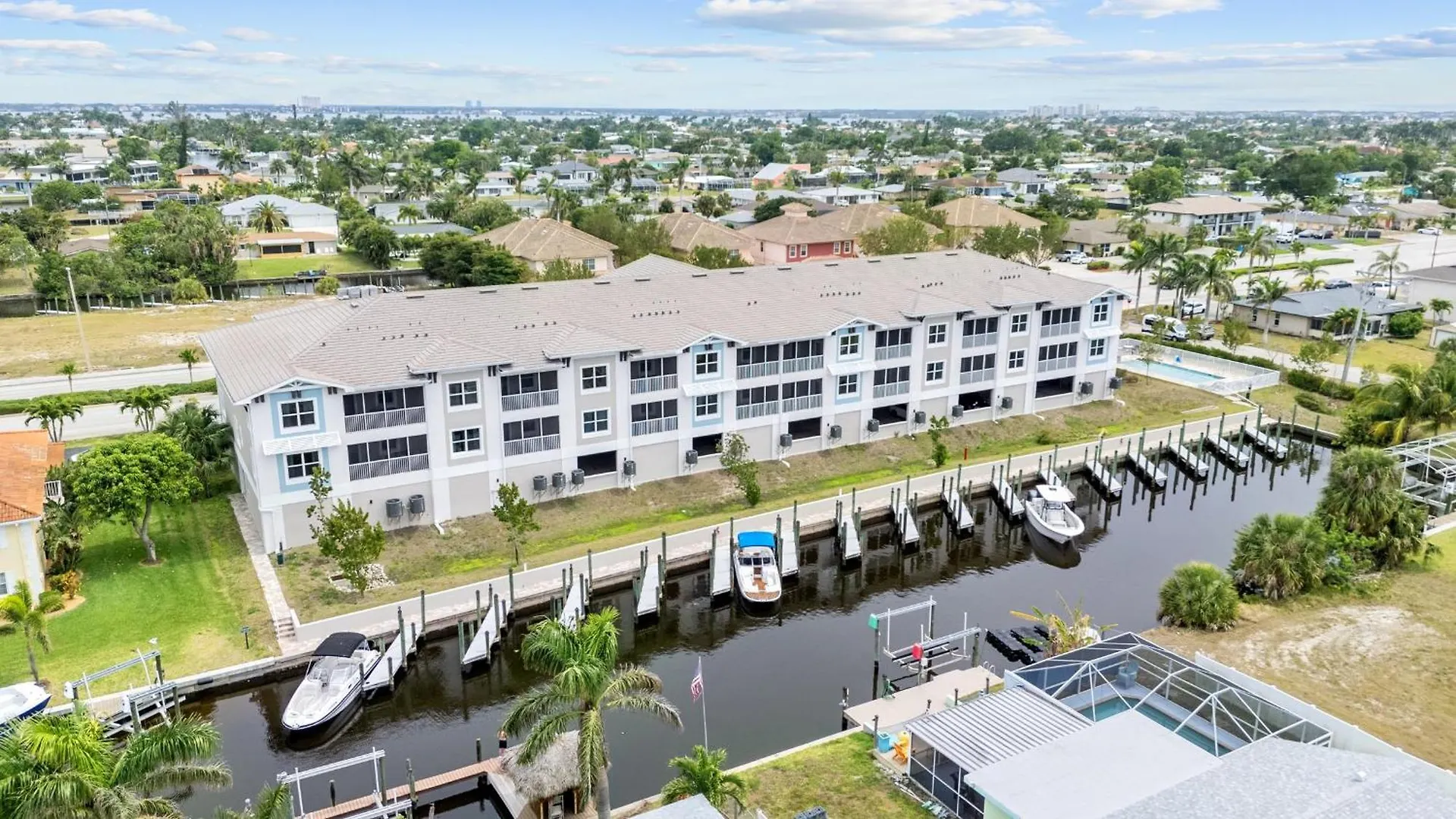 Gulf Access With Boat Slip, Heated Saltwater Pool - Bacino Vistas 205 & 208 - Roelens Holiday home