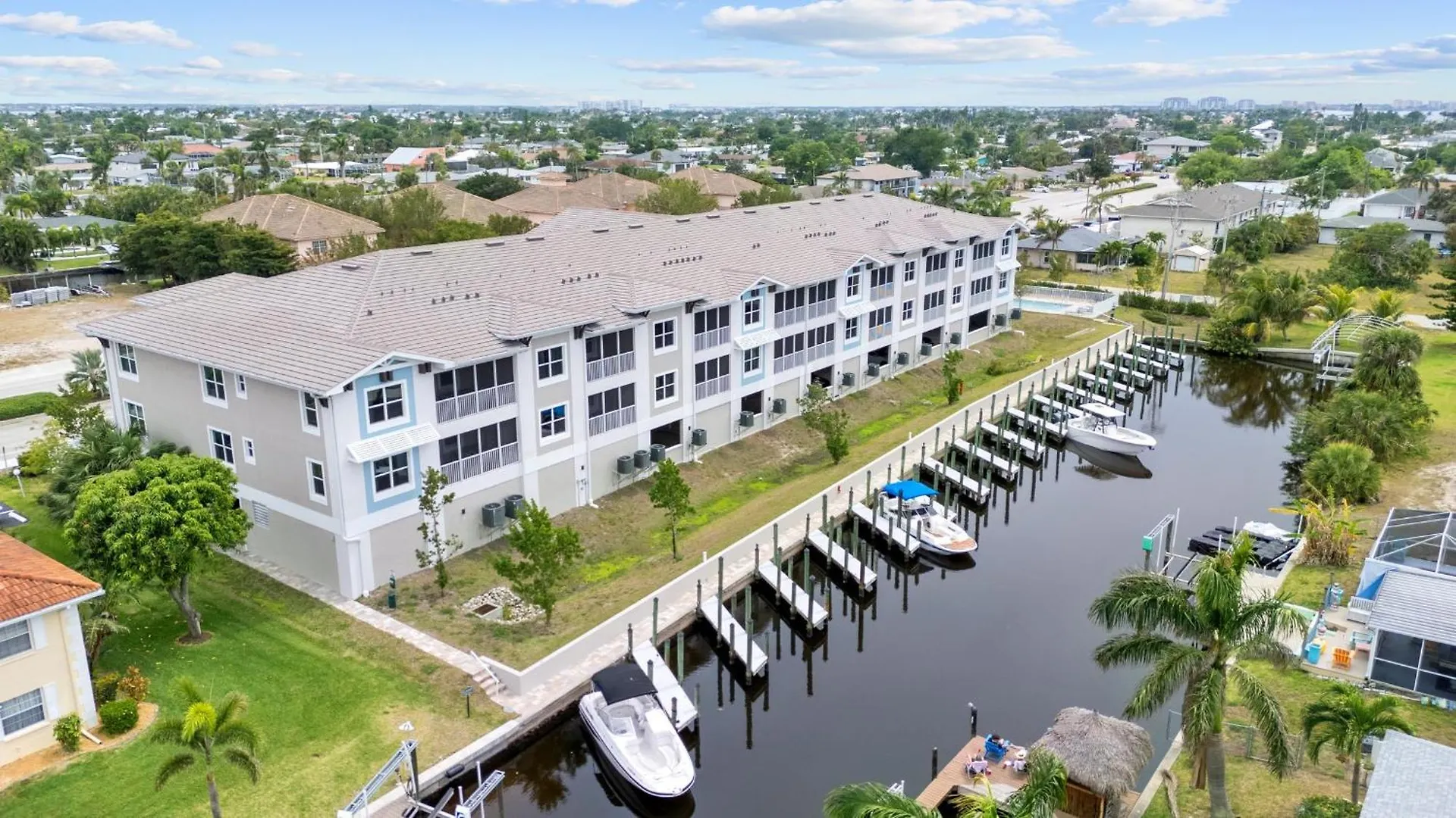 Gulf Access With Boat Slip, Heated Saltwater Pool - Bacino Vistas 205 & 208 - Roelens Cape Coral