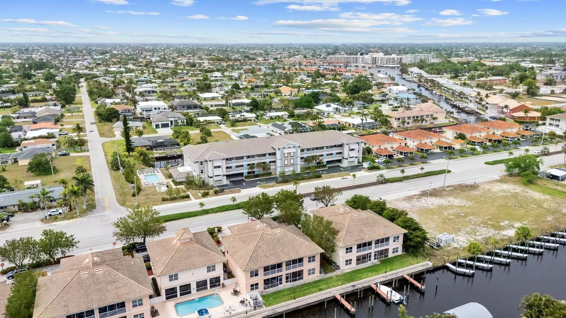 Gulf Access With Boat Slip, Heated Saltwater Pool - Bacino Vistas 205 & 208 - Roelens * Cape Coral