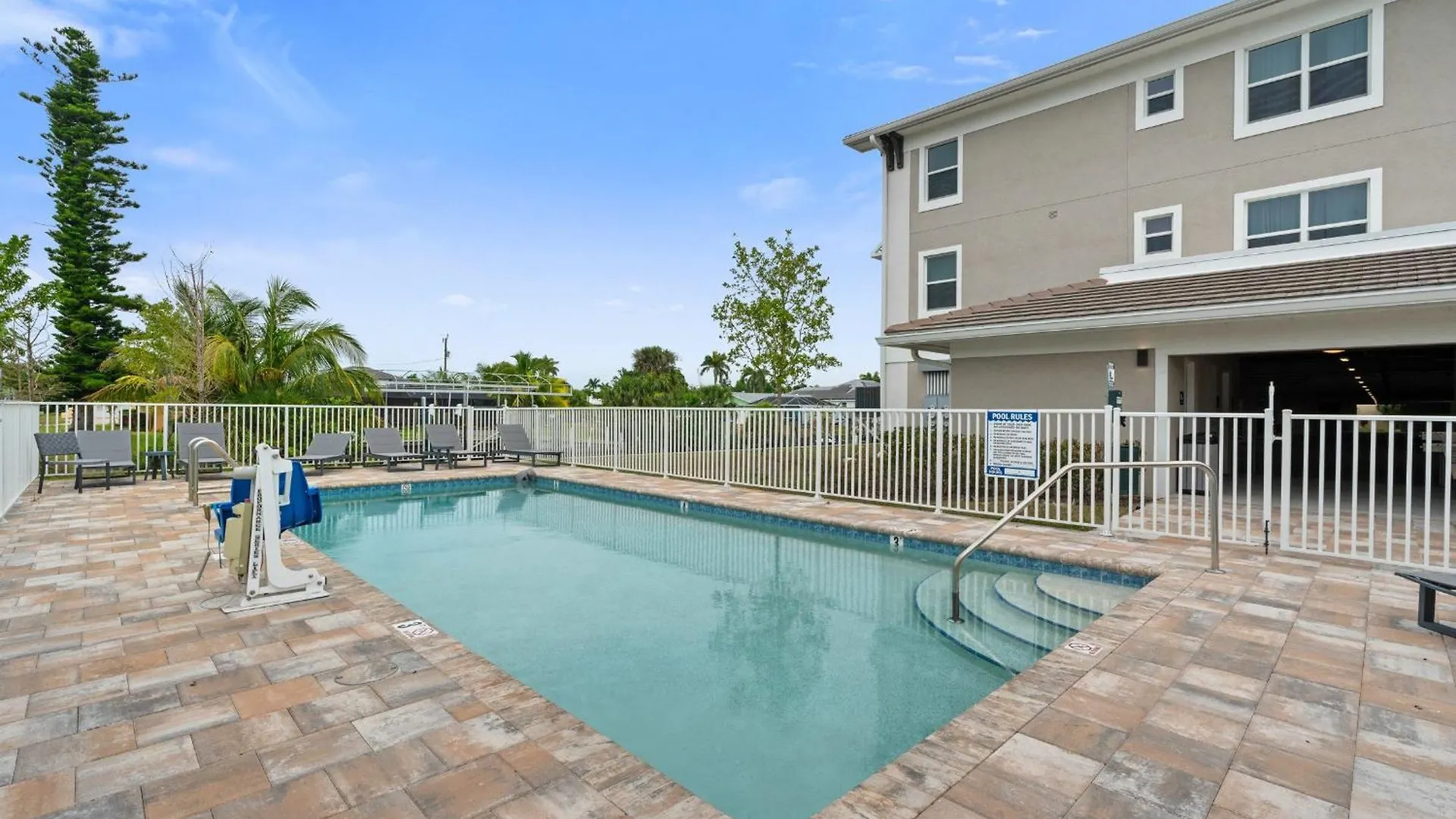 Gulf Access With Boat Slip, Heated Saltwater Pool - Bacino Vistas 205 & 208 - Roelens