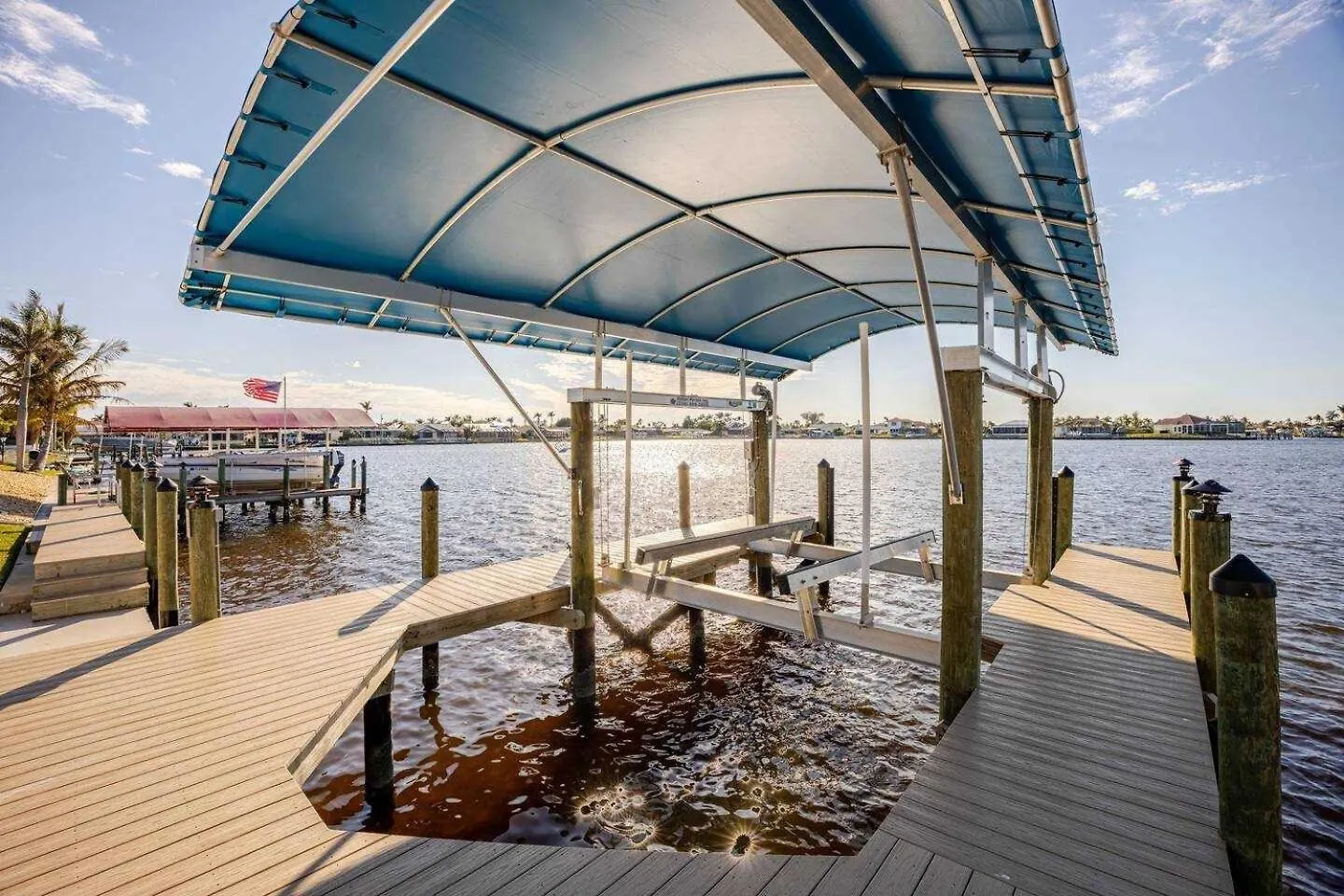 Waterfront Escape Luxurious Holiday home *