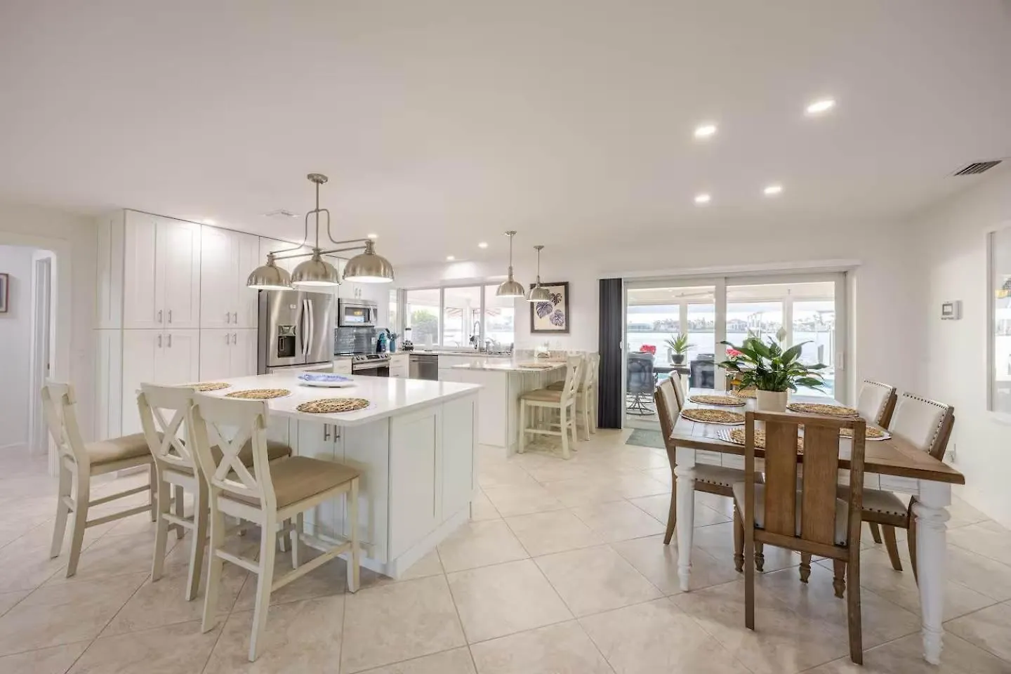 Waterfront Escape Luxurious Holiday home *