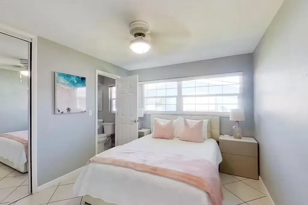 Aqua Vista Waterfront Haven Holiday home