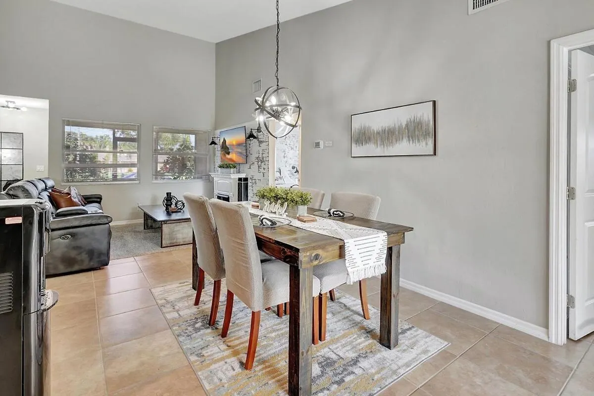 Rustic Urban Escape Serene Near The Apartment Cape Coral