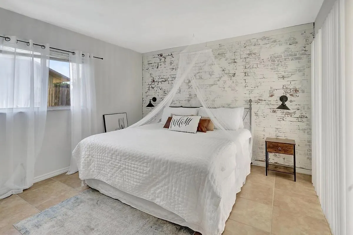 Apartment Rustic Urban Escape Serene Near The