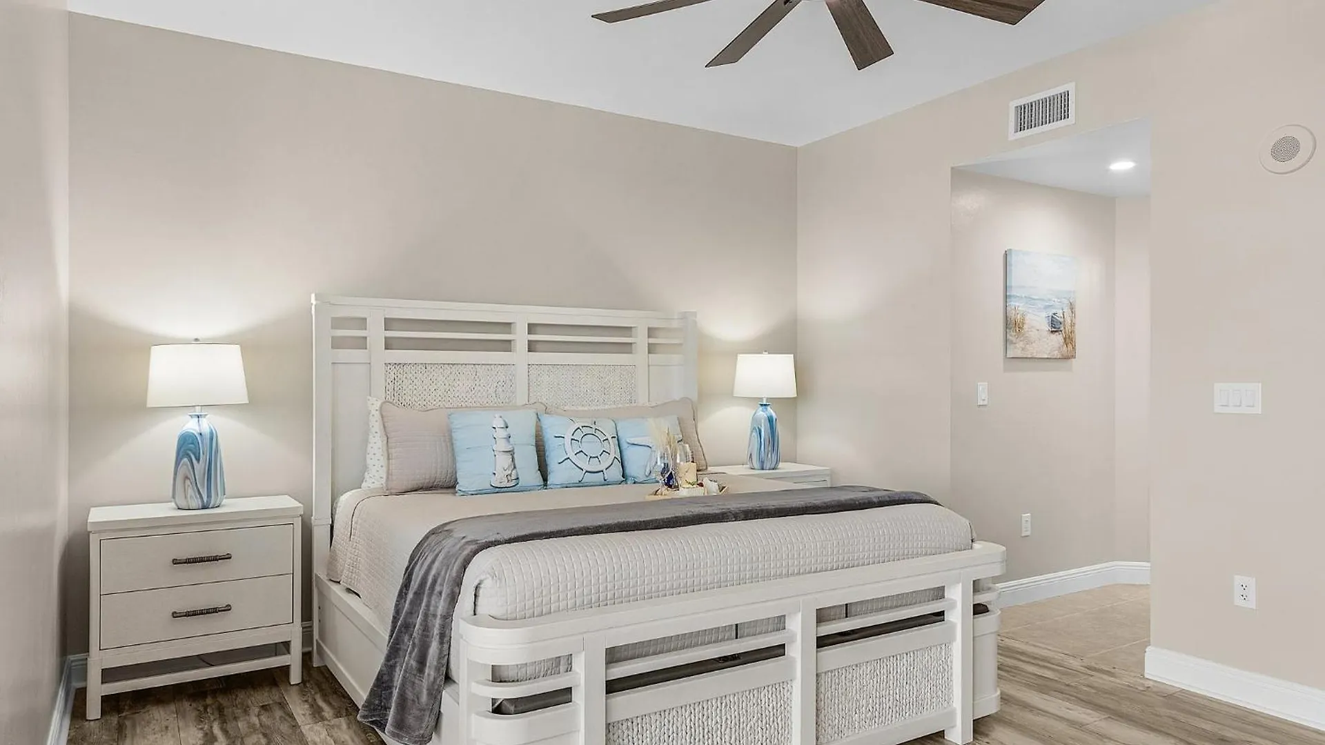 Luxurious High-rise Haven With Balcony - Cape Escape - Roelens Vacations