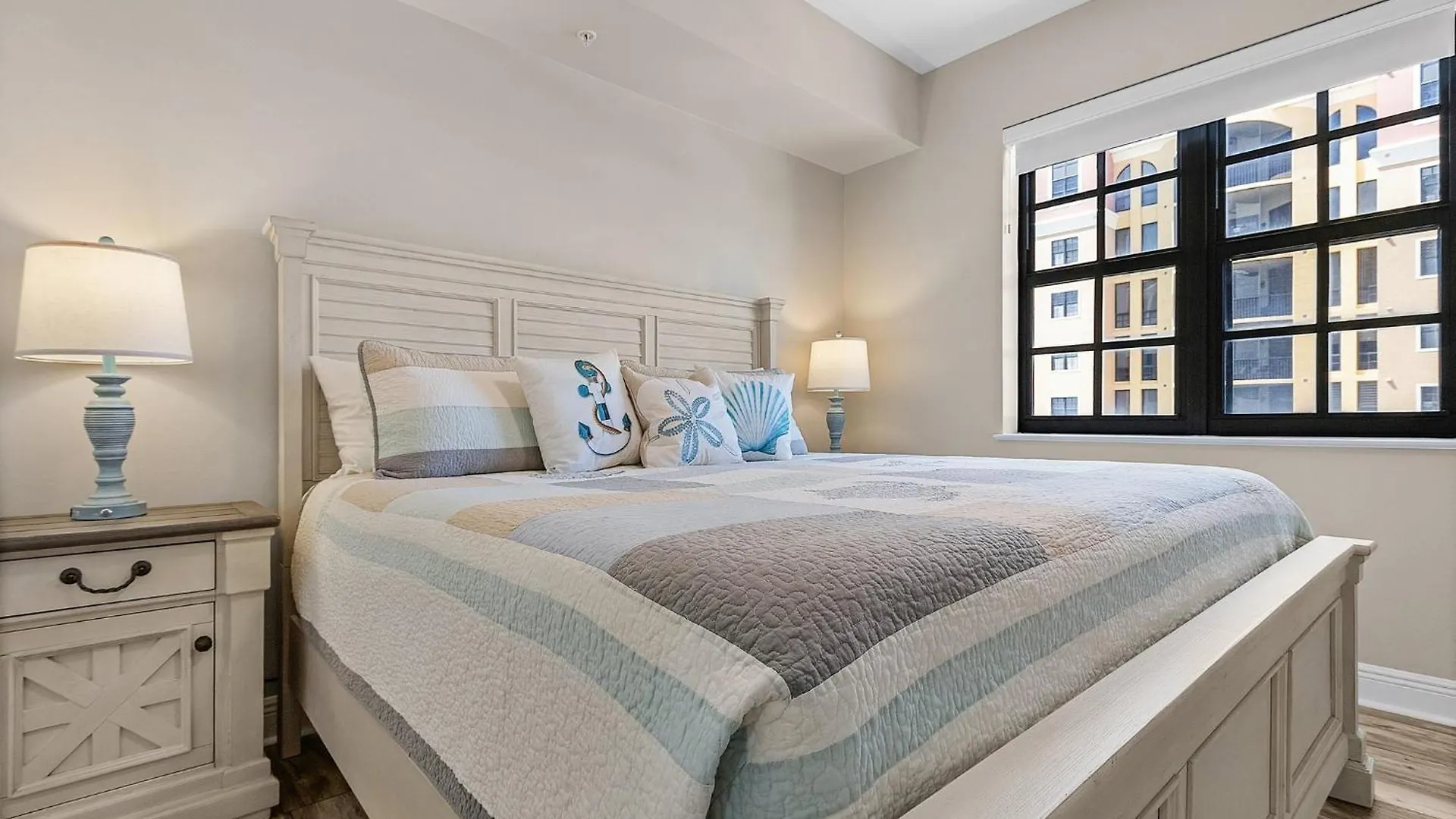 Holiday home Luxurious High-rise Haven With Balcony - Cape Escape - Roelens Vacations *