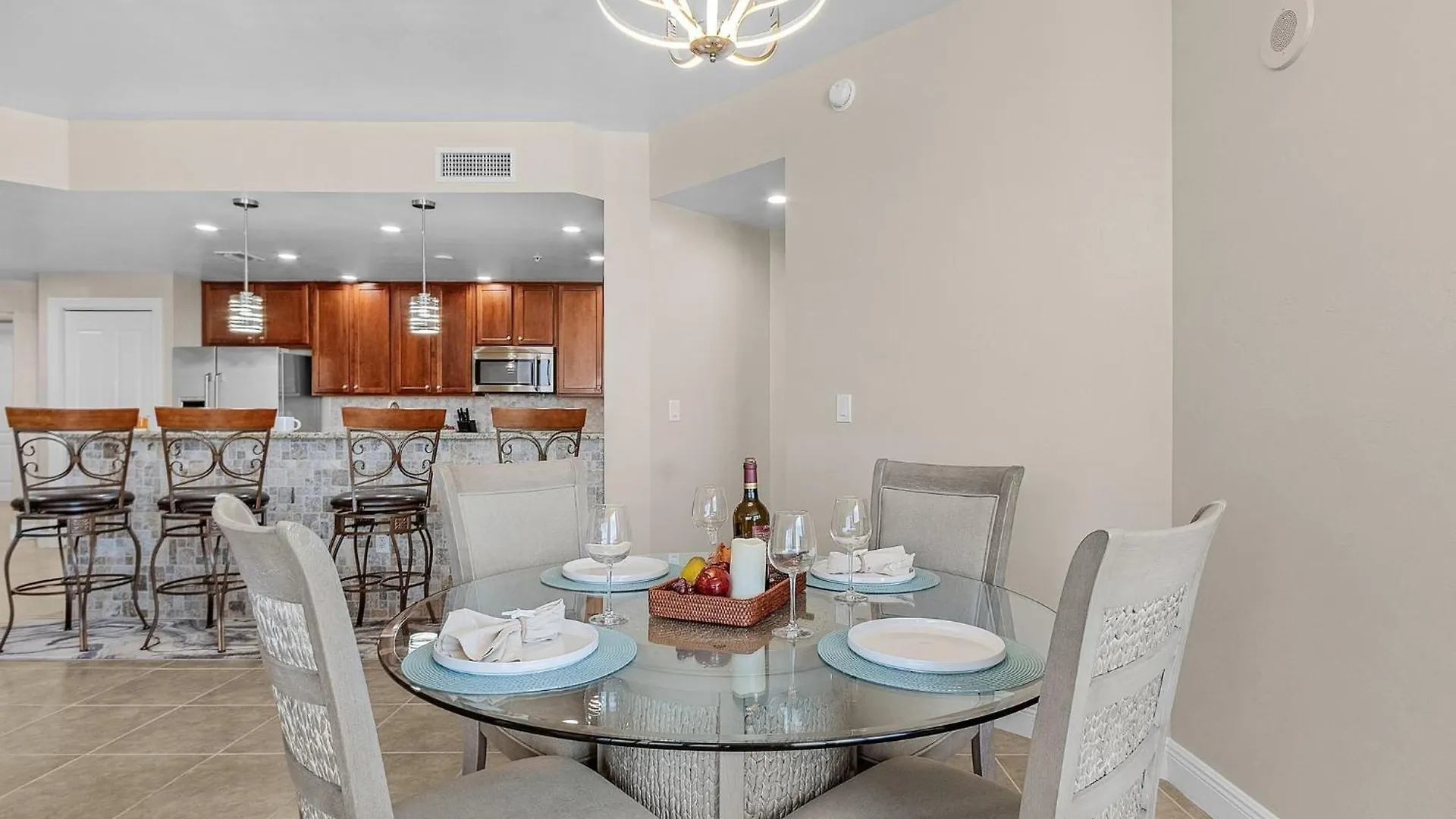 Holiday home Luxurious High-rise Haven With Balcony - Cape Escape - Roelens Vacations *