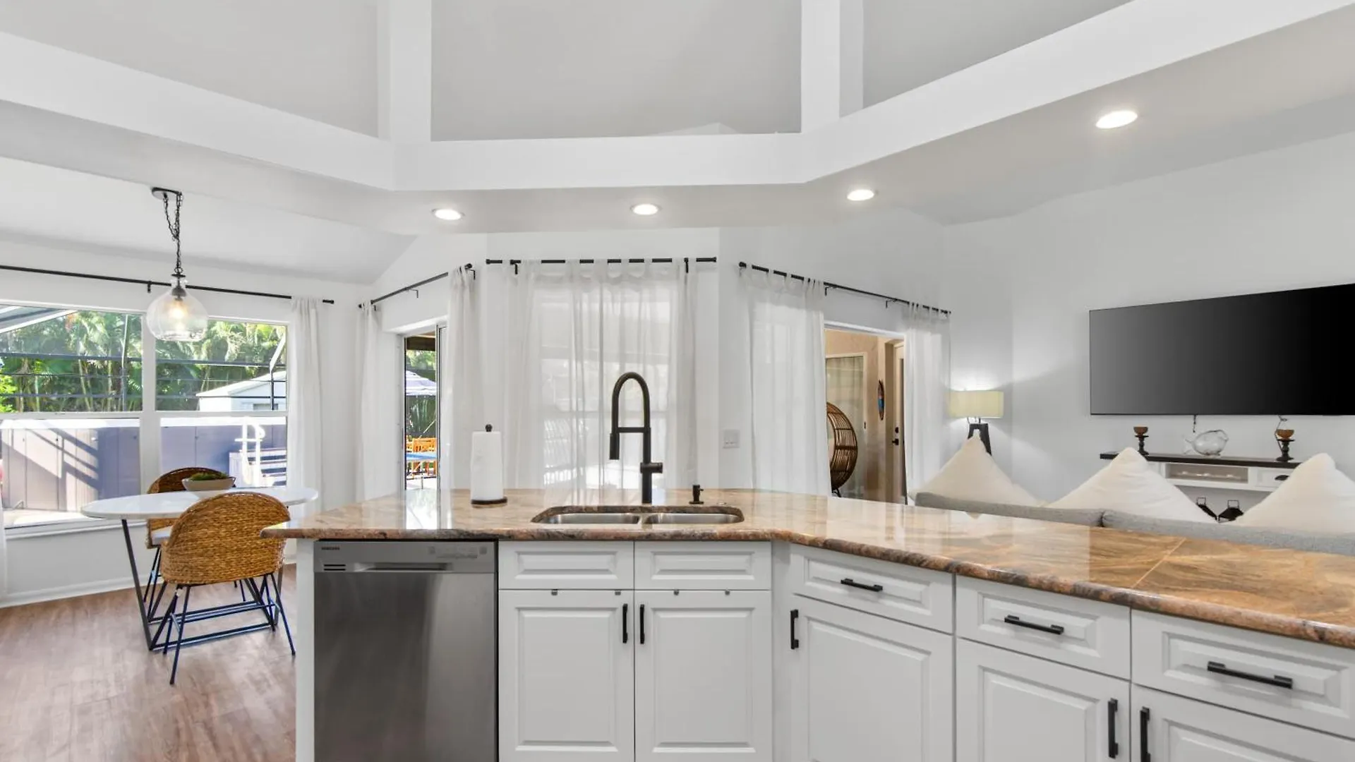 Holiday home Rose Garden Getaway With Oversized Hot Tub