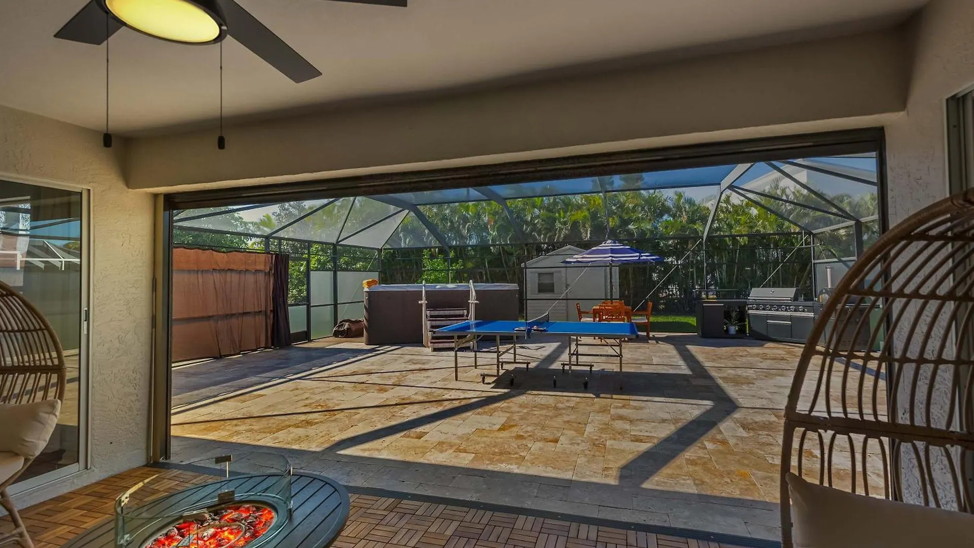 Holiday home Rose Garden Getaway With Oversized Hot Tub *