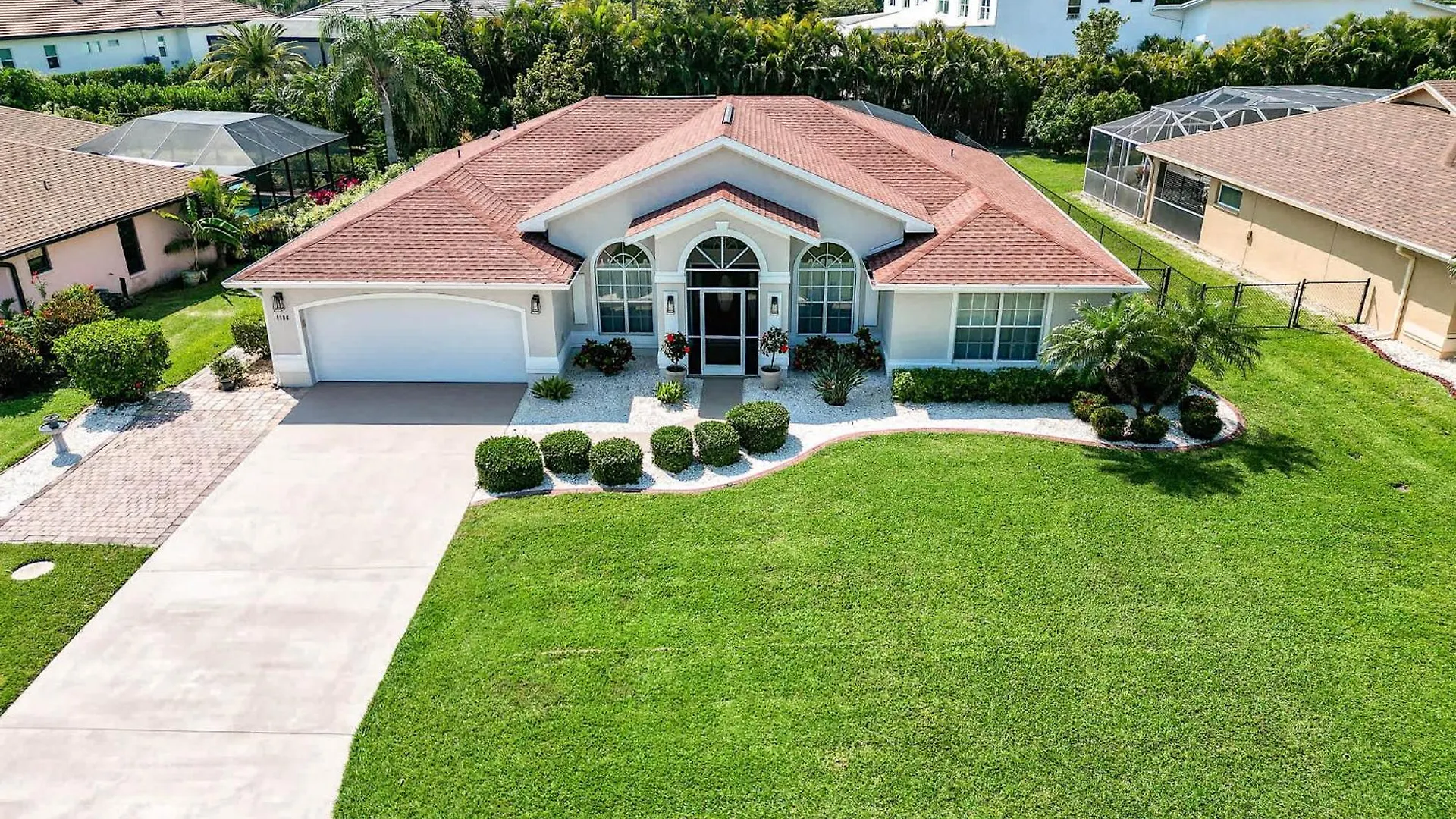 Rose Garden Getaway With Oversized Hot Tub Cape Coral
